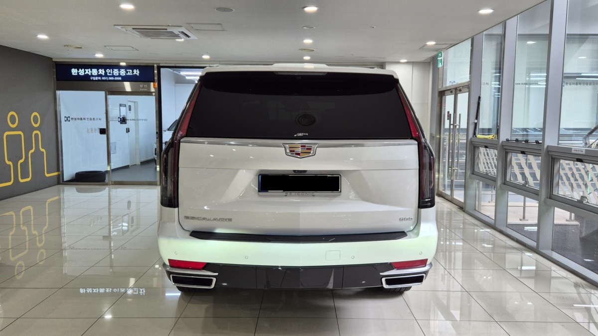 Cadillac Escalade, 2023 — фото 4 из 12