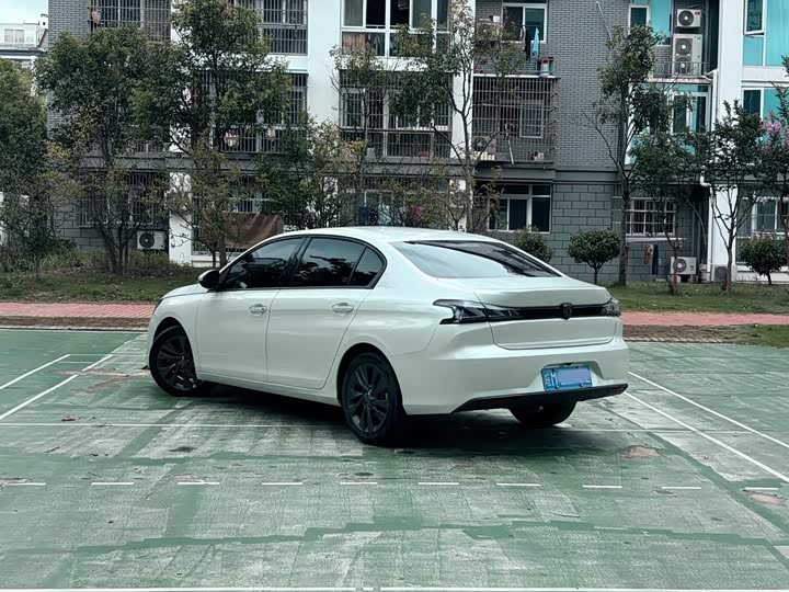 Peugeot 408, 2022 — фото 8 из 9
