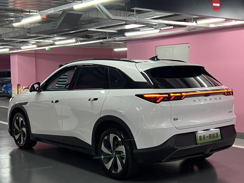 BAIC Arcfox Alpha T5, 2025 — фото 5 из 12