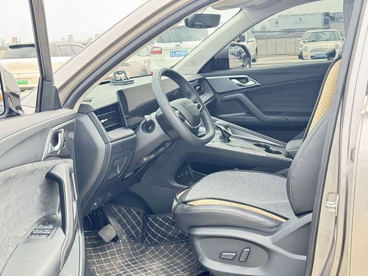 Roewe D5X DMH, 2025 — фото 6 из 9