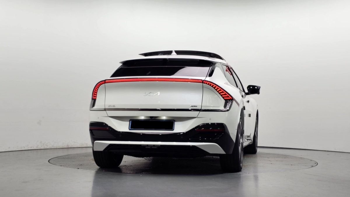 Kia EV6, 2023 — фото 4 из 12