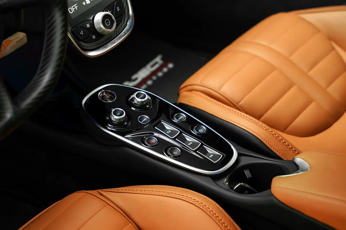 McLaren GT, 2025 — фото 8 из 10