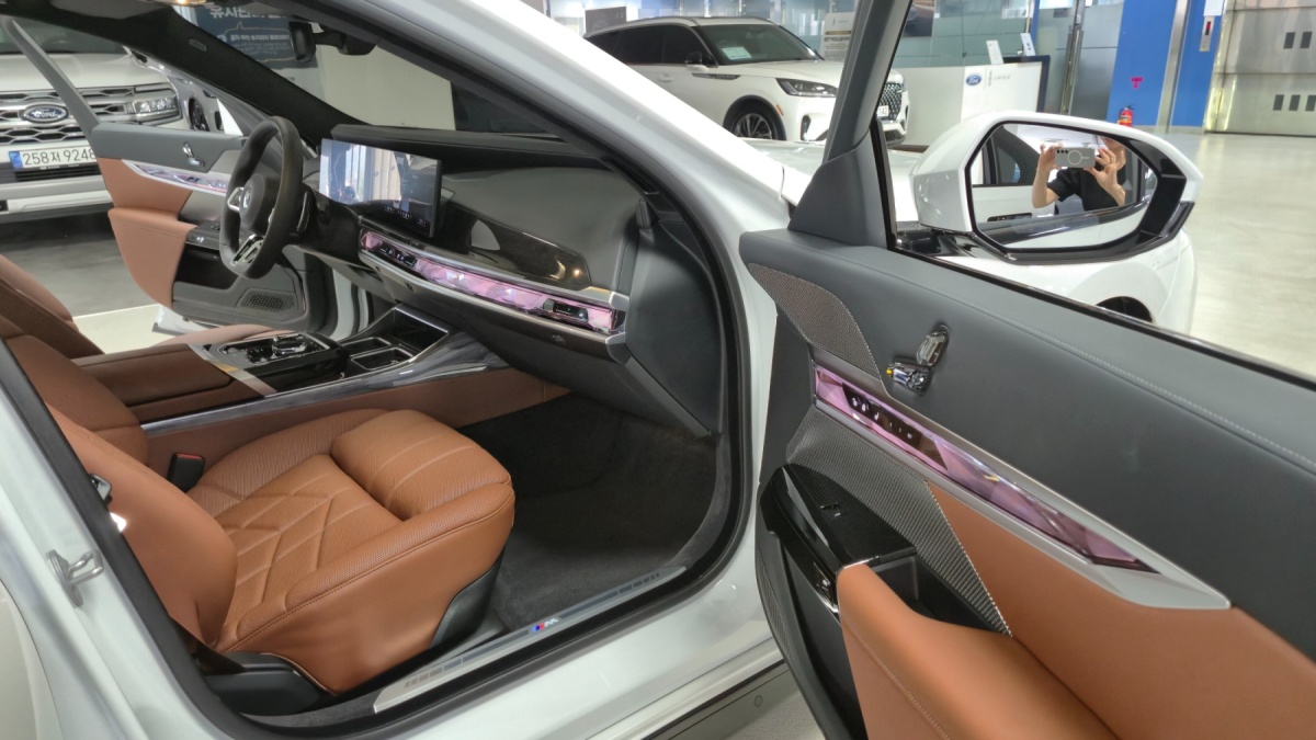 BMW 7 Series, 2025 — фото 12 из 12