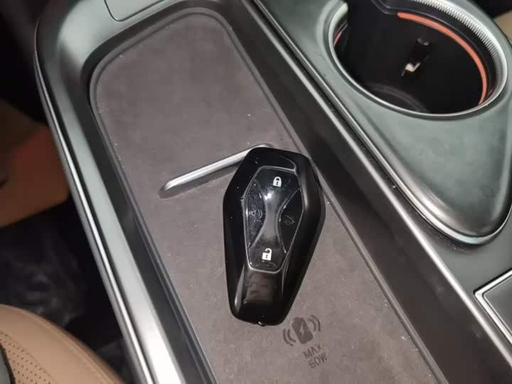 BAIC Arcfox Alpha T5, 2023 — фото 9 из 9