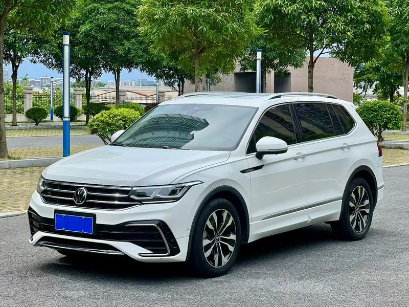 Volkswagen Tiguan L Pro, 2021 — купить в Твери под ключ