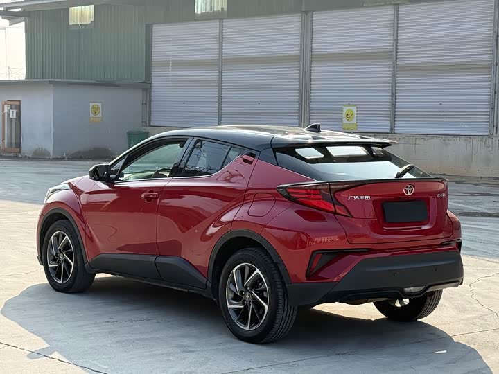 Toyota C-HR, 2022 — фото 5 из 9