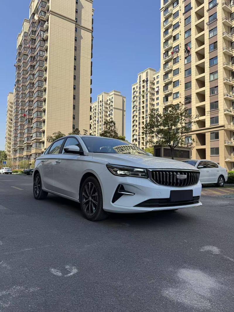 Geely Emgrand, 2022 — фото 3 из 7