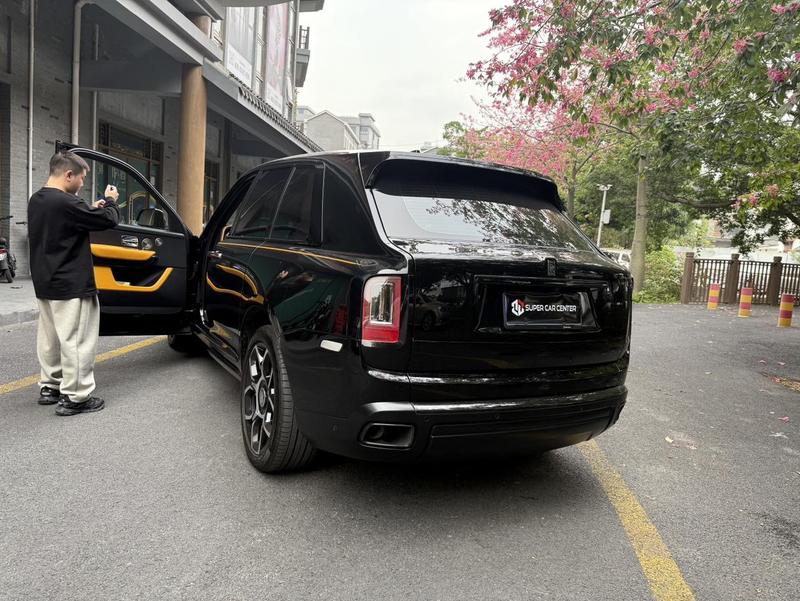Rolls-Royce Cullinan, 2023 — фото 4 из 8
