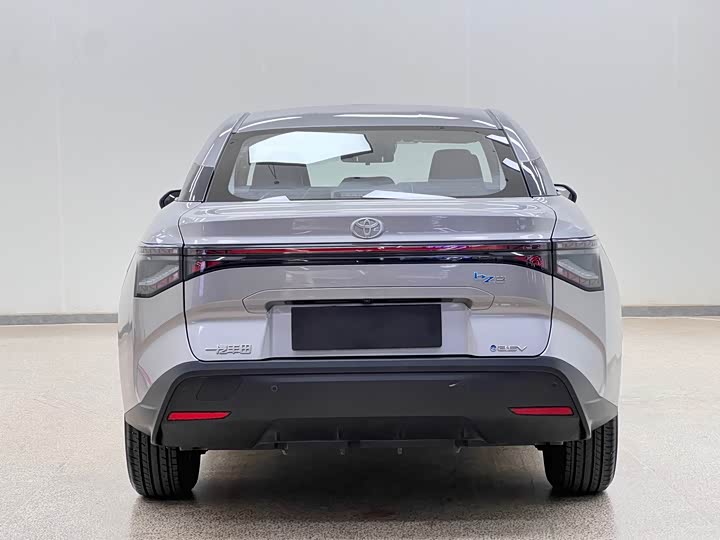 Toyota bZ3, 2024 — фото 6 из 9