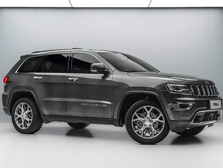 Jeep Grand Cherokee, 2023 — фото 3 из 9