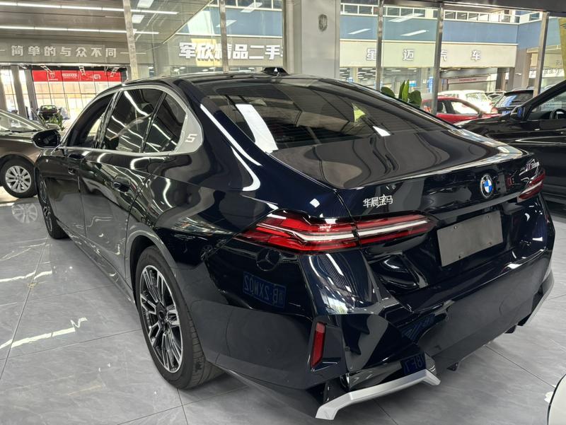 BMW 5 Series, 2025 — фото 4 из 12