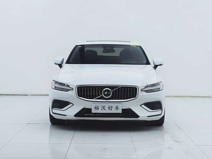 Volvo S60, 2023 — фото 2 из 9