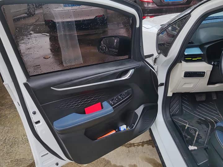 Geely Geometry EX3, 2022 — фото 7 из 9