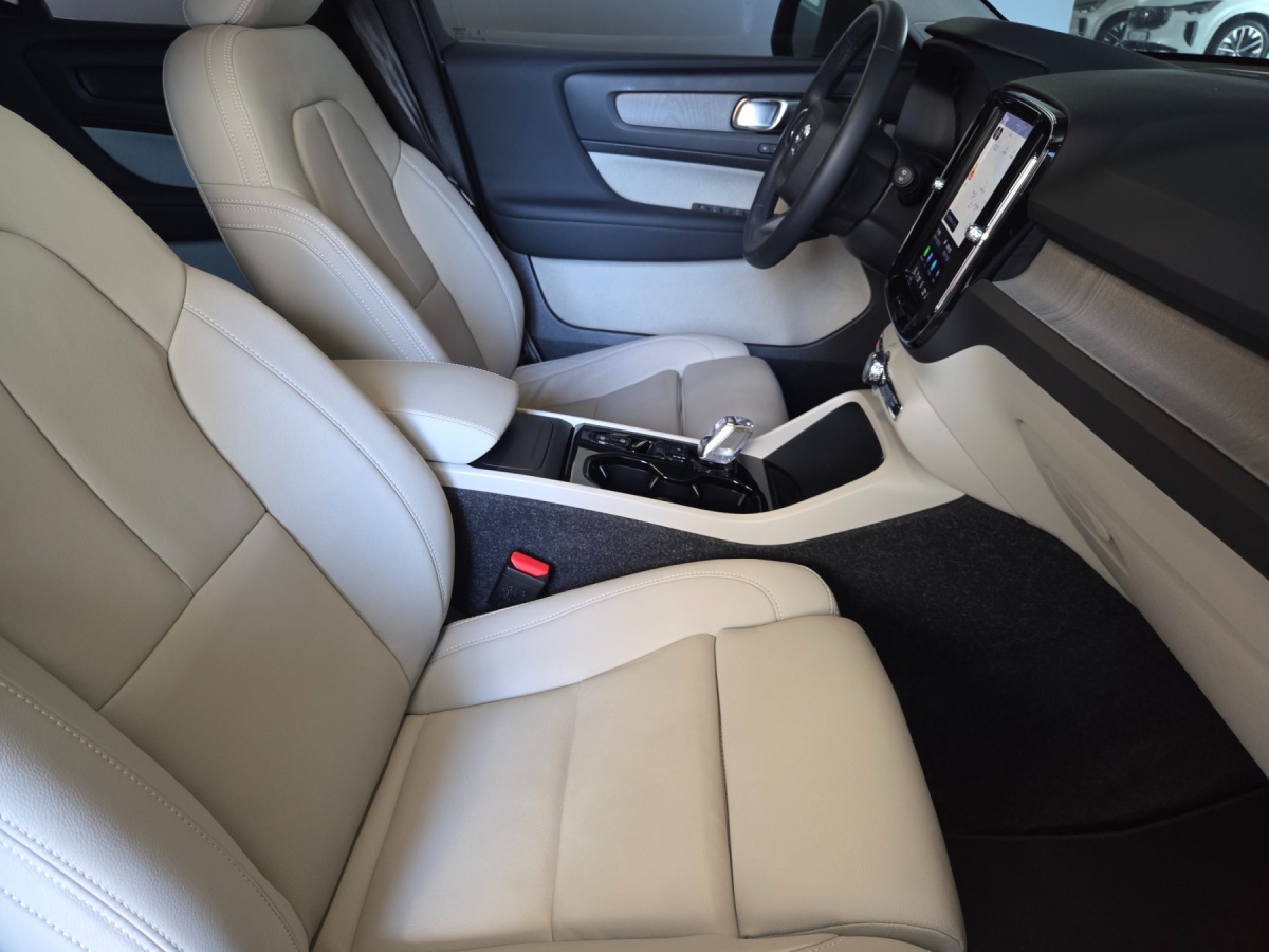Volvo XC40, 2025 — фото 7 из 12