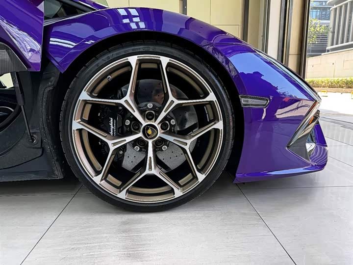 Lamborghini Revuelto, 2025 — фото 2 из 9