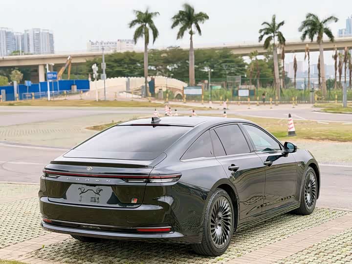 Toyota Crown Sedan, 2024 — фото 5 из 9