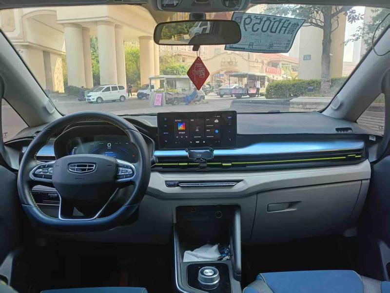 Geely Geometry EX3, 2022 — фото 7 из 11