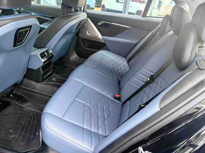 BMW 5 Series, 2024 — фото 8 из 9