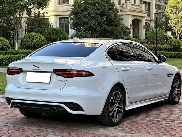 Jaguar XE L, 2023 — фото 9 из 9