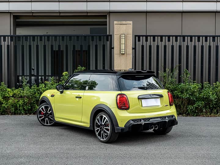 Mini Mini JCW, 2022 — фото 4 из 9