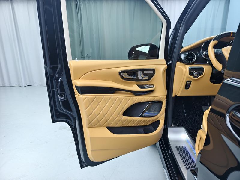 Mercedes-Benz V-Class, 2022 — фото 12 из 12