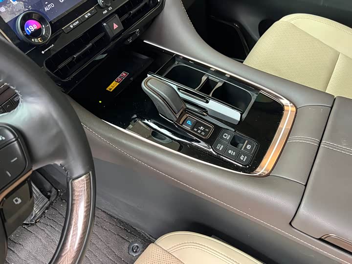 Toyota Alphard, 2024 — фото 6 из 9