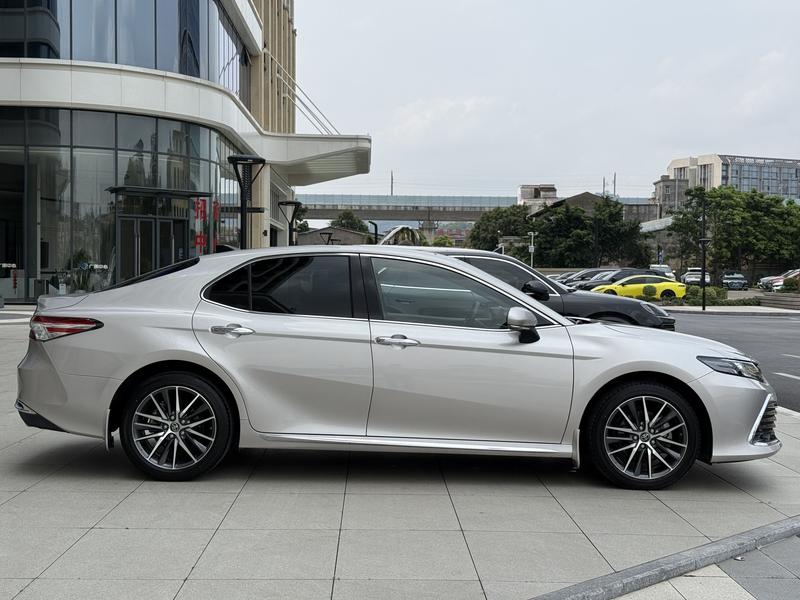Toyota Camry, 2023 — фото 7 из 12