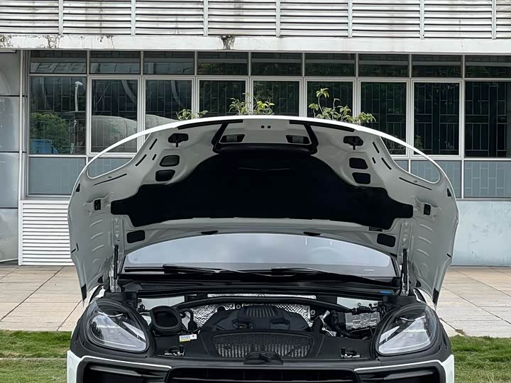 Porsche Macan, 2023 — фото 8 из 9