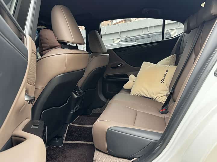 Lexus ES, 2024 — фото 7 из 9