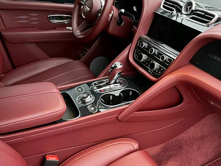 Bentley Bentayga, 2023 — фото 3 из 5