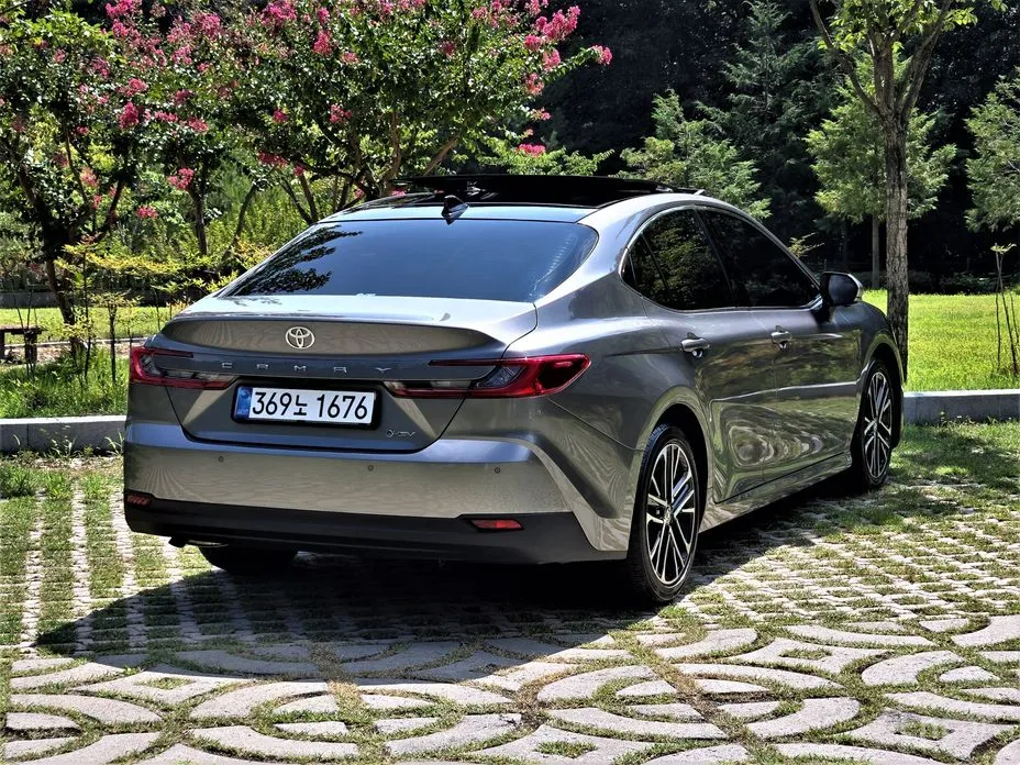 Toyota Camry, 2026 — фото 2 из 12