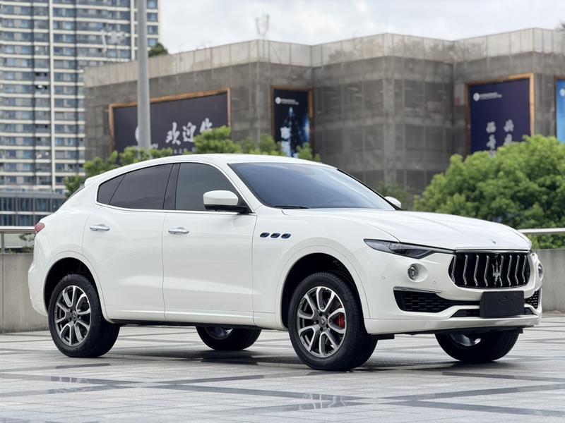 Maserati Levante, 2023 — купить в Москве под ключ