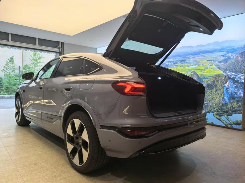 Audi Q6L e-tron Sportback, 2025 — фото 3 из 12