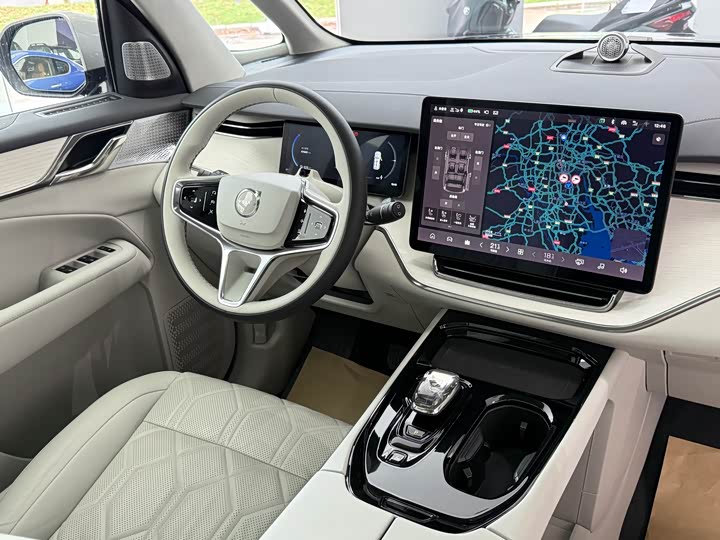 Volvo EM90, 2023 — фото 4 из 9