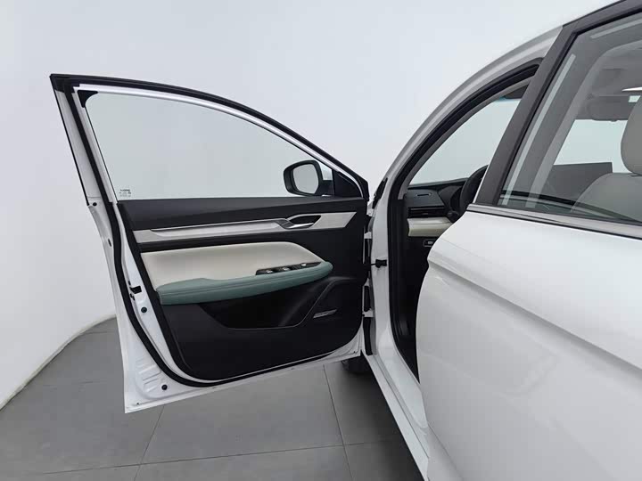 Geely Emgrand L Hi·P Hybrid, 2023 — фото 8 из 9