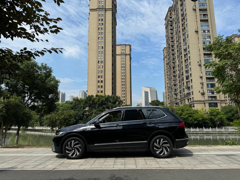Volkswagen Tiguan L Pro, 2022 — фото 4 из 10