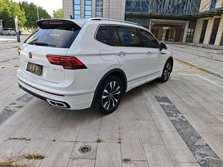 Volkswagen Tiguan L Pro, 2023 — фото 6 из 9