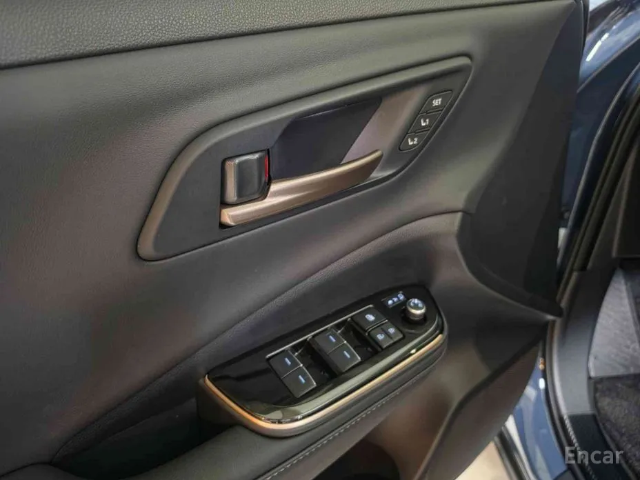 Toyota Crown, 2025 — фото 12 из 12