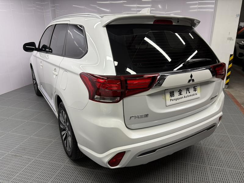 Mitsubishi Outlander, 2022 — фото 4 из 12