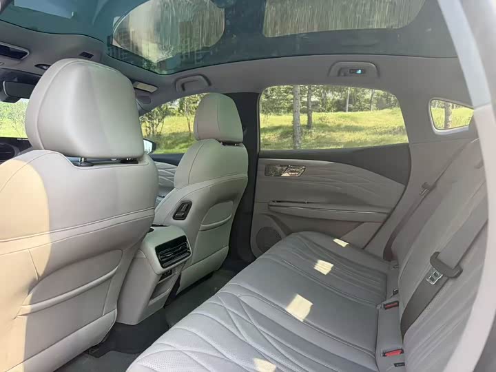 Geely Galaxy Starshine 8 EM-i, 2025 — фото 5 из 9