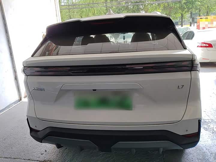 Geely Galaxy L7, 2023 — фото 6 из 9
