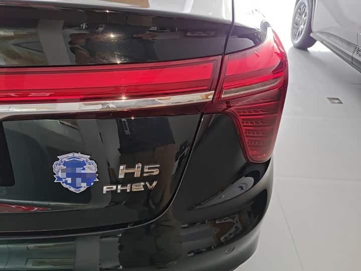 Hongqi H5 Hybrid, 2026 — фото 8 из 9