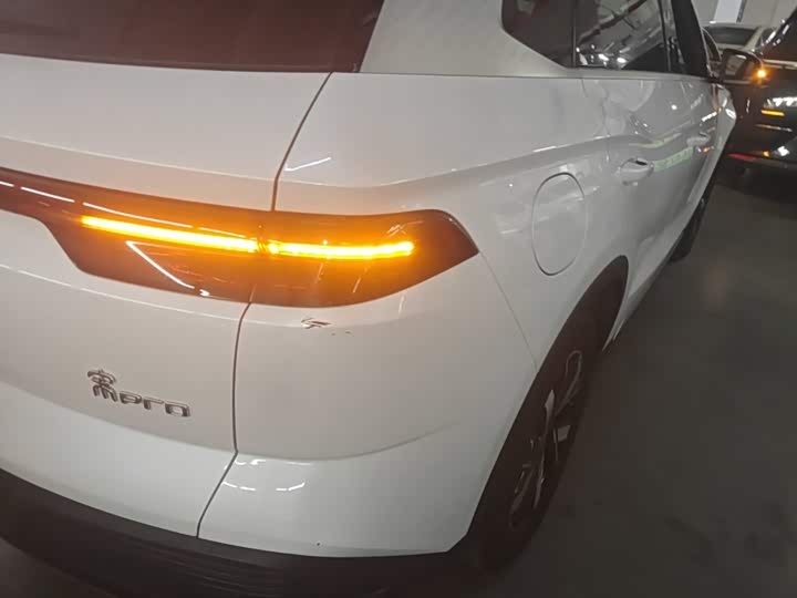 BYD Song Pro Hybrid, 2024 — фото 8 из 9