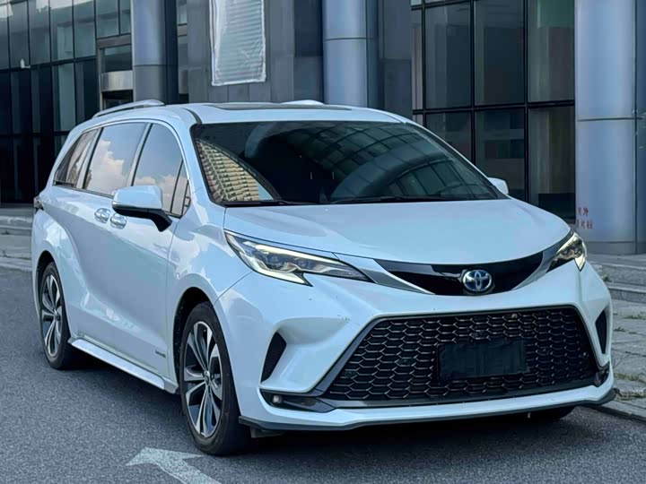 Toyota Granvia, 2023 — фото 2 из 9