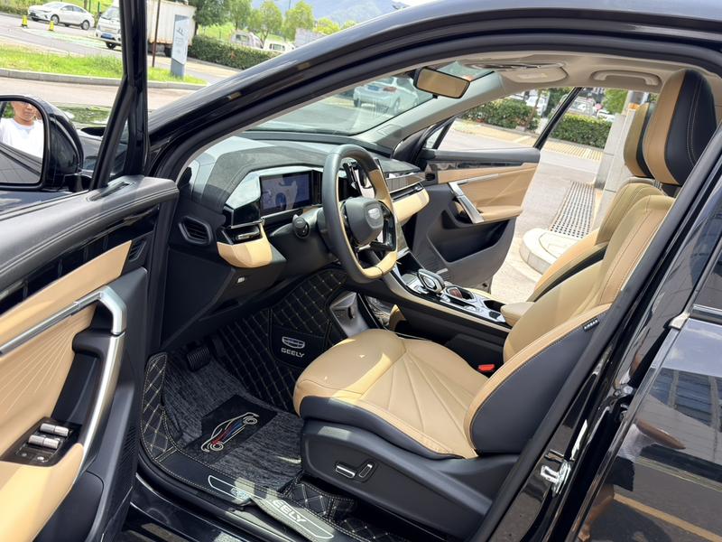 Geely Atlas L, 2023 — фото 9 из 12