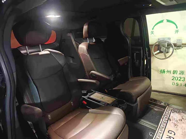 Toyota Granvia, 2022 — фото 5 из 5