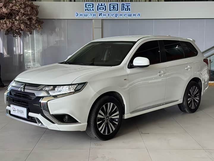 Mitsubishi Outlander, 2022 — купить в Перми под ключ