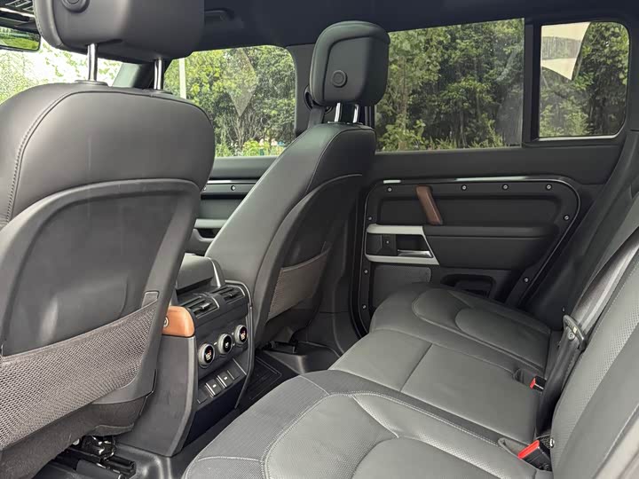 Land Rover Defender, 2023 — фото 9 из 9
