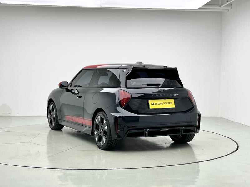 Mini Cooper JCW, 2025 — фото 5 из 12