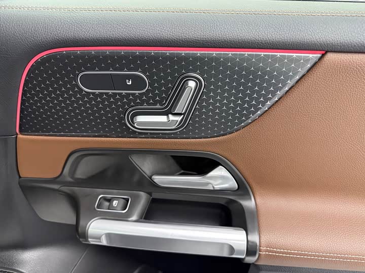 Mercedes-Benz EQB, 2024 — фото 7 из 9